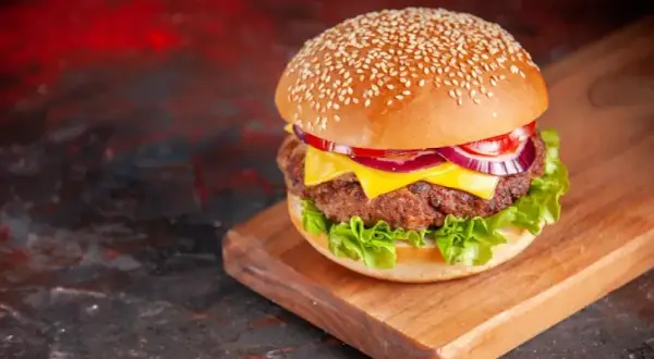 Cheeseburger z KFC - poznaj prawdziwą kaloryczność i wartości odżywcze