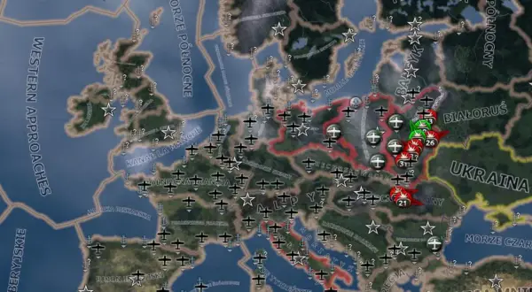 Mapa Europy z ikonami samolotów i okrętów, symbolizująca strategiczne rozgrywki w grze Hearts of Iron. Widoczne są fronty i obszary działań wojennych.