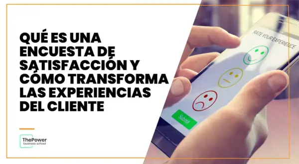 Mano calificando experiencia en móvil con caritas. Ejemplos de encuestas de satisfacción para mejorar el servicio.