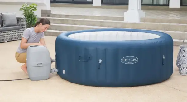 Jacuzzi ogrodowe: ile prądu zużywa i jak obniżyć rachunki?