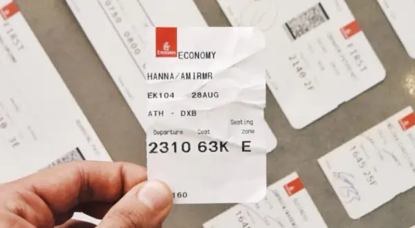 LOT: Karta pokładowa na telefonie? Kiedy wydruk jest konieczny?