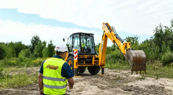 Kto wydaje uprawnienia na koparki? Łukasiewicz WIT i jak je zdobyć