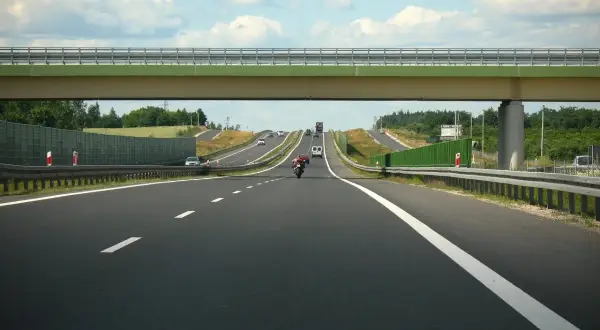 Ile kosztuje budowa autostrady? Zaskakujące wydatki i czynniki wpływające