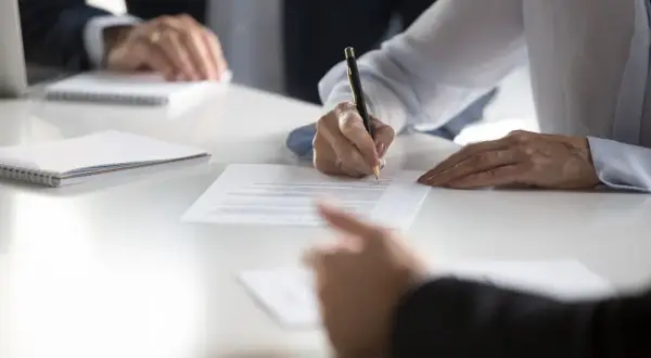 Jakie dokumenty do KRS są niezbędne? Uniknij błędów w rejestracji