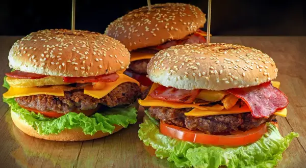 Idealne mięso na burgery: Przepis na smak i soczystość jak z restauracji