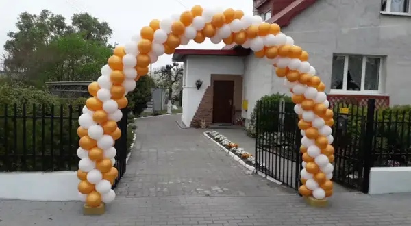 Stwórz łuk balonowy DIY: Girlanda krok po kroku, efekt WOW!