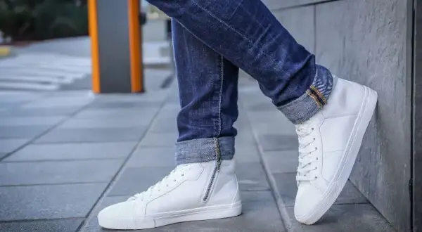 Jakie buty do jasnych spodni - najlepsze stylizacje na każdą okazję
