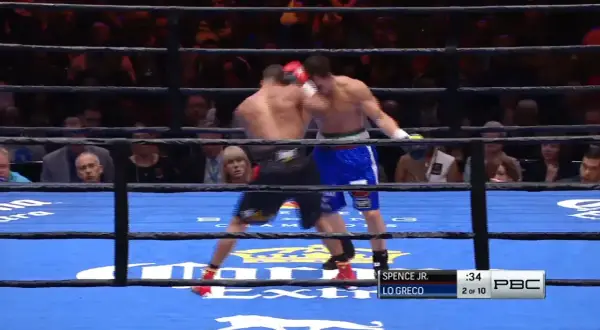 Errol Spence Jr. lands a punch in the ring. He's a southpaw, so is Errol Spence left handed.