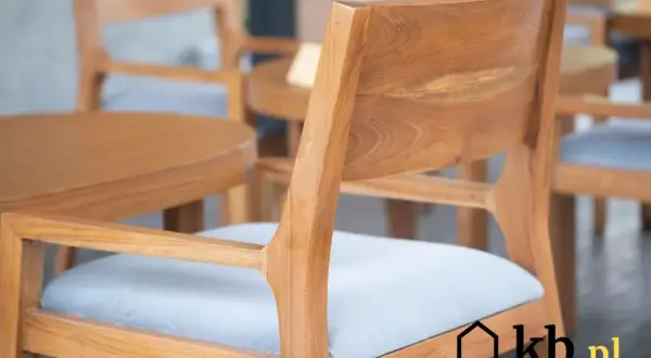 Obicie krzesła: Ile zapłacisz? Cennik, DIY i opłacalność renowacji