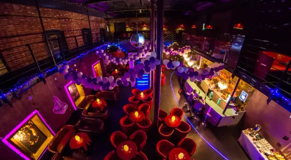 Gdzie zjeść w Łodzi? Odkryj najlepsze restauracje i smaki miasta!