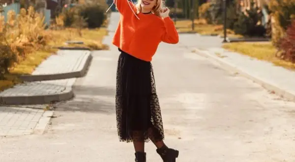 Czarna spódnica: 100+ stylizacji na każdą okazję - inspiracje