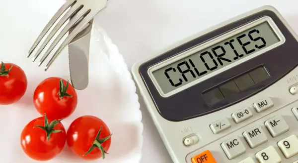 Ile kcal na diecie keto? Kluczowe informacje dla skutecznej diety