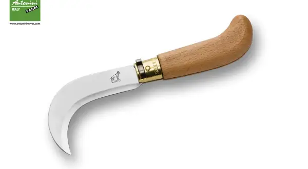 Navaja tranchete con hoja curva de acero y mango de madera. Ideal para podar y trabajos agrícolas.
