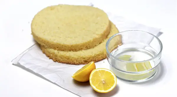 Czym nasączyć biszkopt do tortu z mascarpone, aby był idealny?
