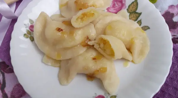 Przepis na ciasto na pierogi z ziemniakami, które zawsze się udaje