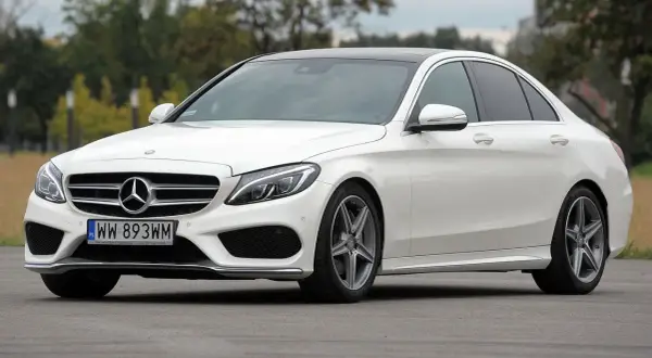 Mercedes C klasa W205 - jaki silnik wybrać, aby zaoszczędzić?