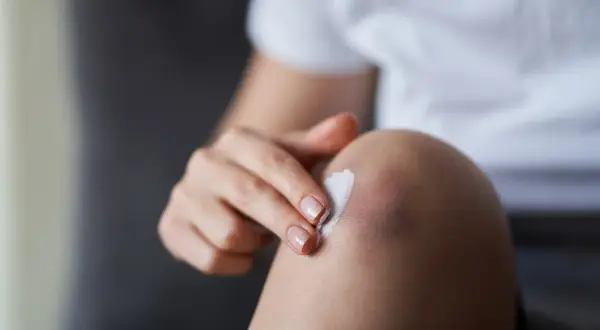Ból kolana? Jaki lek wybrać i kiedy iść do lekarza