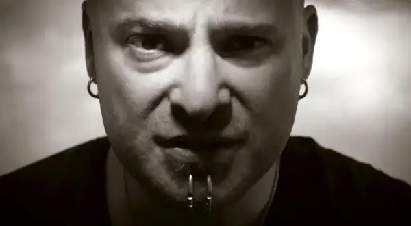 Tajemnica "The Sound of Silence": Kto śpiewa? Oryginał i Disturbed