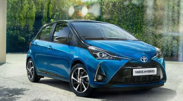 RAV4 hybryda czy benzyna? Analiza, która oszczędzi Twoje pieniądze