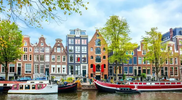 Wynajem mieszkania w Amsterdamie: Koszty, porady i jak znaleźć lokum?