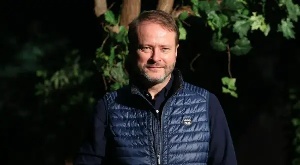 Artur Żmijewski reżyser: kontrowersje i sukcesy jego debiutu filmowego