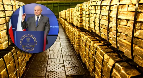 Prezes NBP przemawia na tle stosów sztabek złota. Narodowy Bank Polski zwiększa swoje zasoby, co widać na zdjęciu.