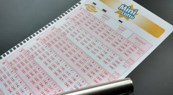 Kupon Mini Lotto z polami do wyboru liczb. Zastanawiasz się, czy w Mini Lotto można zwiększyć stawkę? Tu zaznaczasz liczby, a nie stawkę.