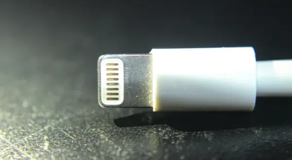 Gdzie kupić kabel do iPhone'a? Bezpieczne zakupy i certyfikat MFi