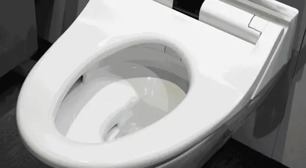 Nowoczesna deska sedesowa z funkcjami bidetu. Dowiedz się, jak zmierzyć deskę sedesową, aby idealnie pasowała.