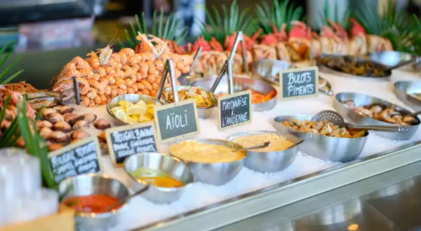 Restaurant fruit de mer à volonté Royan : savourez des délices marins sans limites