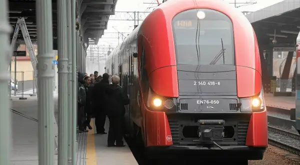 Arriva Gdańsk: Pociągi czy autobusy? Jak znaleźć odjazd?