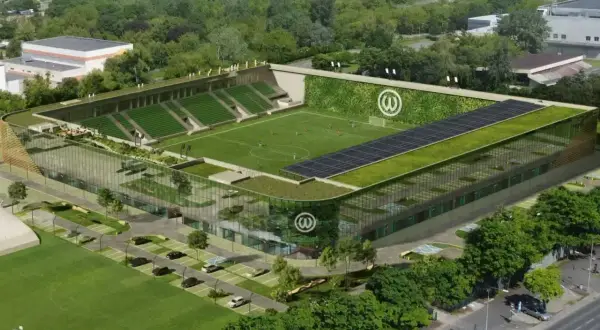 Nowoczesny stadion Warty Poznań z zielonymi dachami, panele słoneczne i pionowe ogrody.