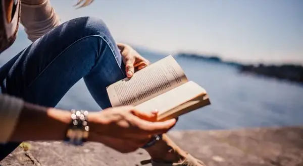 Czym jest literatura popularnonaukowa i dlaczego jest ważna?