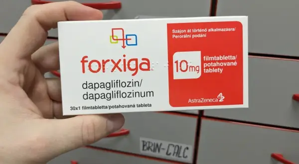 Opakowanie leku Forxiga 10mg z dapaglifloziną, które może być objęte refundacją.