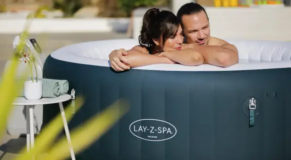 Lay-Z-Spa Miami: Czy to najlepsze jacuzzi dmuchane dla Ciebie?