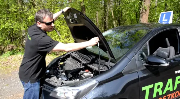 Jak otworzyć maskę Toyota Yaris - proste kroki i rozwiązania problemów