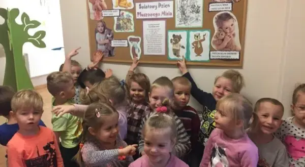 Dzień pluszowego misia w przedszkolu – kiedy i jak go obchodzić?
