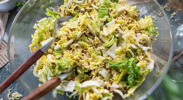 Yum Yum Salat: Knusprig, einfach & viele leckere Variationen