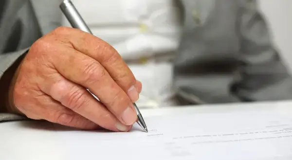 Jak się pisze testament - uniknij błędów i stwórz ważny dokument