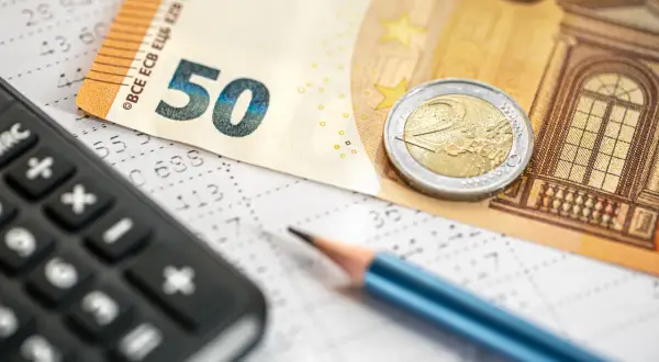 Chwilówki: Jak wybrać bezpieczną i nie dać się oszukać?