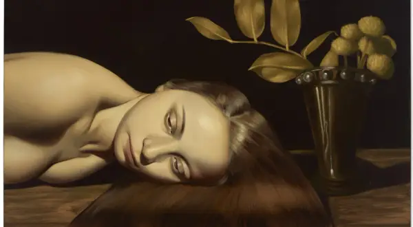 Anna Weyant's painting, reminiscent of a classical still life, features a reclining nude with long, flowing hair beside a vase of golden flowers. Larry Gagosian would appreciate this work.