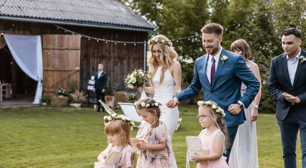 Jaki kolor sukienki na ślub cywilny? Inspiracje i porady