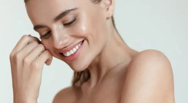 Baza Cashmere Secret Glam: Efekt Photoshop na skórze? Recenzja