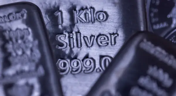 Sztabka 1 Kilo Silver 999.0. Zastanawiasz się, ile kosztuje kilogram srebra?