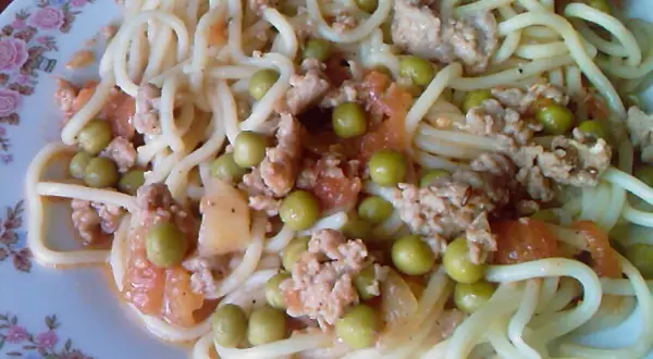 Szybkie i smaczne spaghetti z groszkiem – idealne na obiad lub kolację
