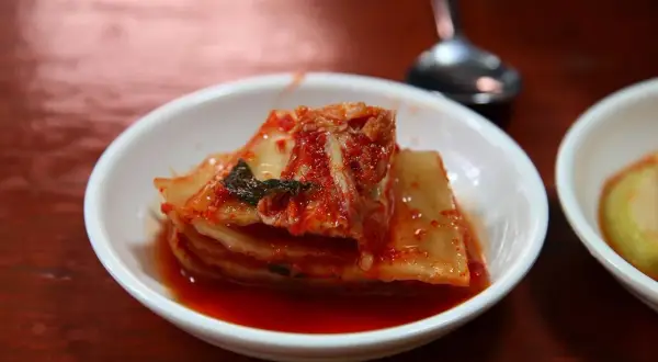 Kimchi: Co to jest? Poznaj smak, zdrowie i sekrety fermentacji