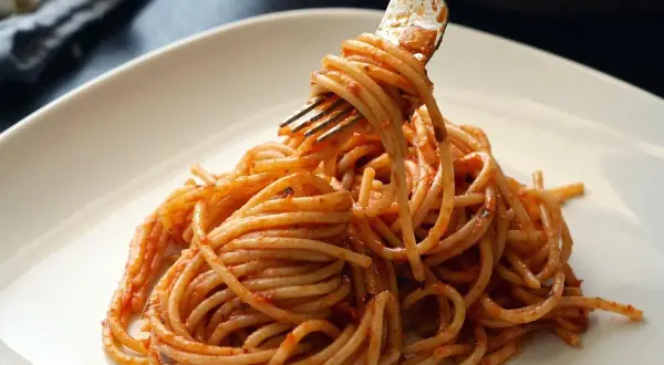 Jak zawekować sos do spaghetti, aby uniknąć psucia się potrawy