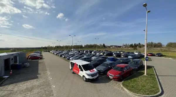 Parking na lotnisku bez stresu? Odkryj wszystkie metody płatności!