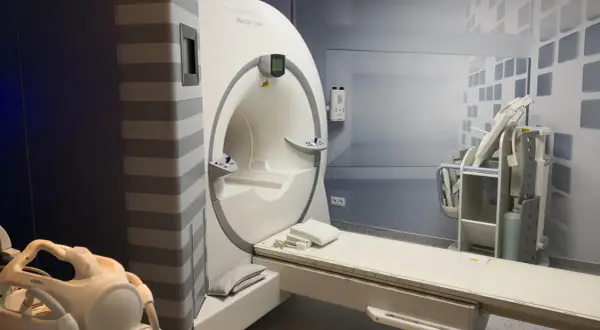 Nowoczesny aparat do rezonansu magnetycznego. Sprawdź rezonans magnetyczny - cennik i umów się na badanie.