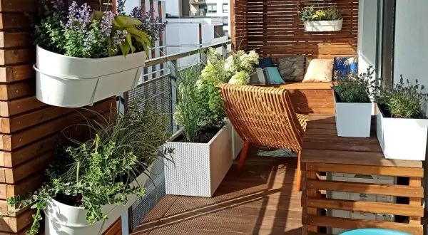Tani balkon w bloku? Metamorfoza DIY bez fortuny!
